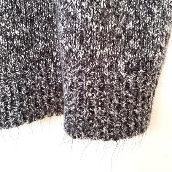 Michael Kors sweater with v-neck and short bat-wing sleeves - Picture 9 of 11